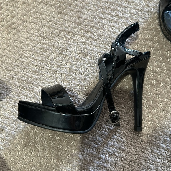 SHINY LEATHER with cute pear charm size 35 high 15cm - Picture 5 of 5